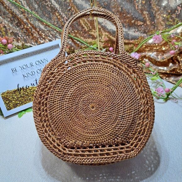 Handwoven Ratten Bag - Picture 1 of 12